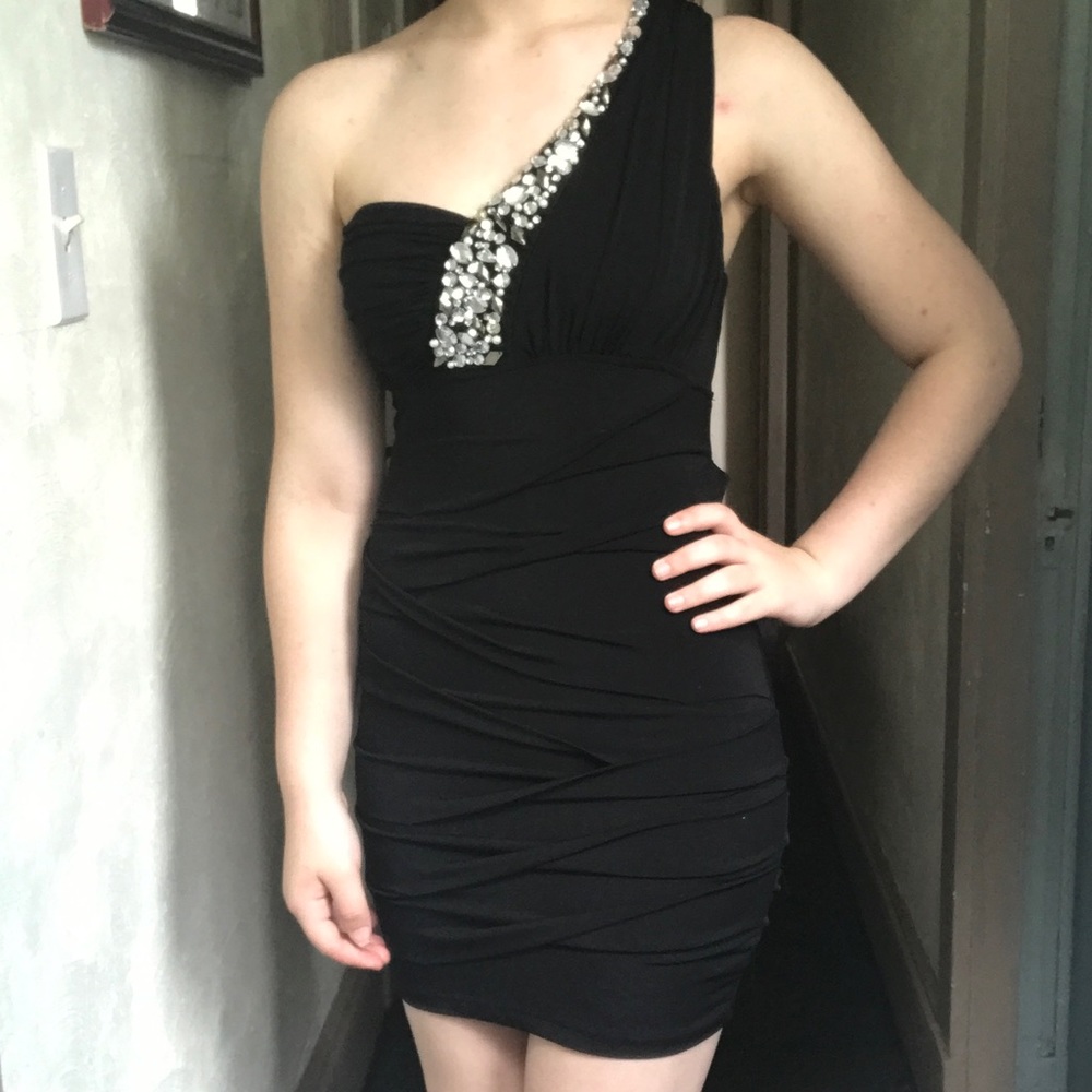 One shoulder bodycon black mini dress